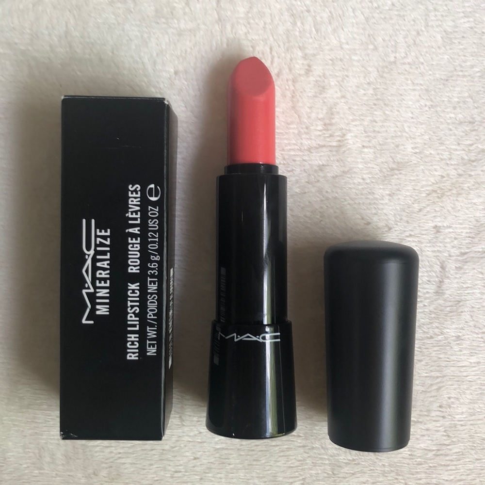MAC mineralize lipstick in Style Surge